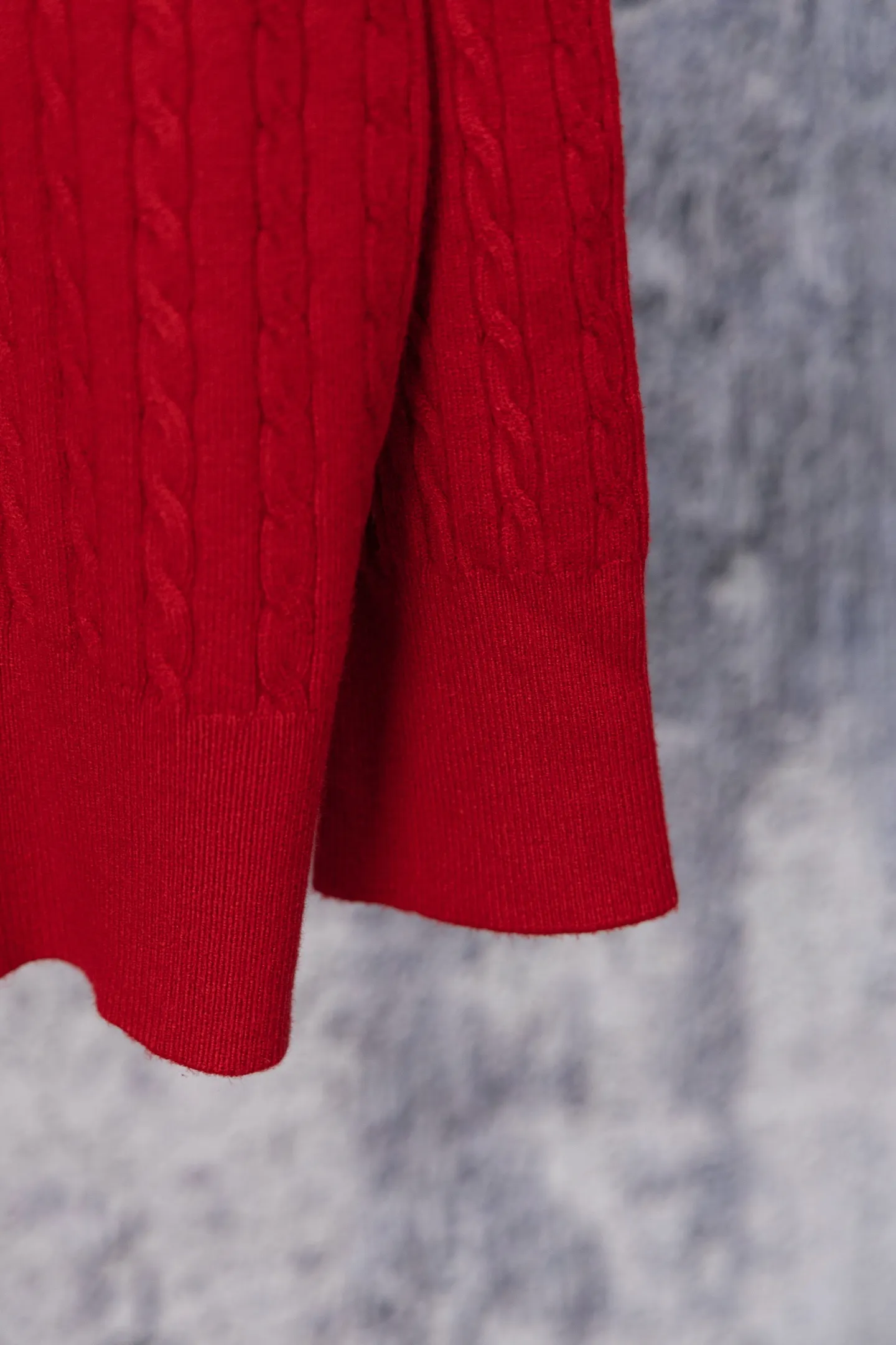 P170 Ralph Lauren Classic Round Neck Solid Color Pony Embroidered Logo Knitted Cardigan Long Sleeve Ralph Lauren Classic Basic Versatile Twist Knitted Cardigan Long Sleeve Main supply platform live broadcast Wholesale entity Replenish when out of stock Not removed from the shelves Quality 1:1 patterning Complete three standards Correct version of pony logo Imported quality cotton yarn Focus on high-end Cost-effective Good quality Needless to say Zhao Lusi's same style is really amazing, so sweet I'm so beautiful. This cardigan is really good-looking. It's simple and easy to wear. It's a must-have for goddess ootd. Good-looking clothes are never picky. A must-have in the wardrobe of goddesses. Size: S-XL. Color: black, apricot, gray, navy, red, white.